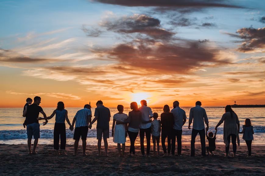 persone mare tramonto.jpg